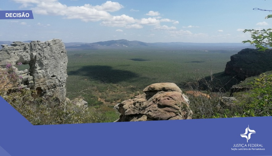 Mostra paisagem de uma serra, o Vale do Catimbau