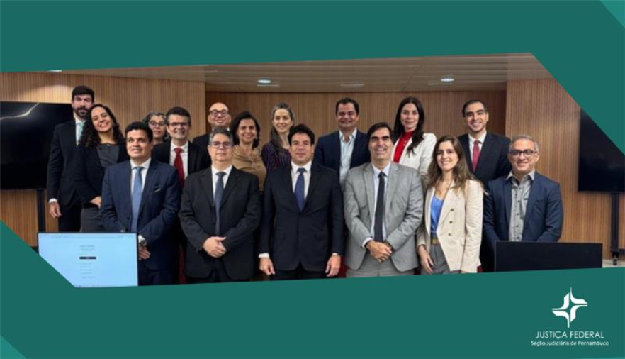 Foto dos juízes e juízas da JFPE durante curso 