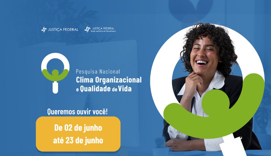 Card azul com mulher negra sorridente