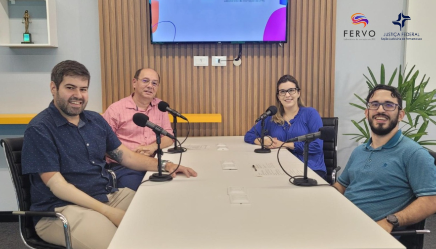 participantes em uma mesa