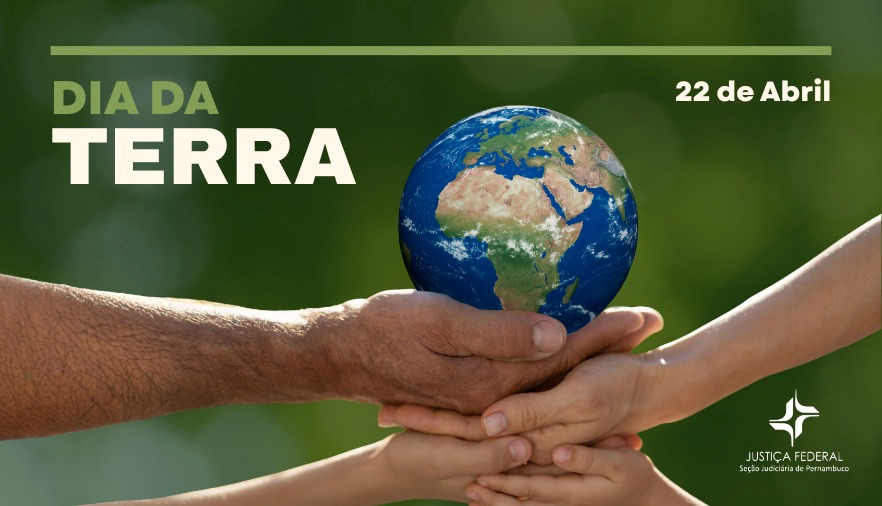 Mãos seguram um planeta Terra